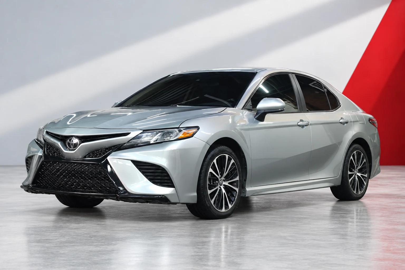 Toyota Camry — вид спереди